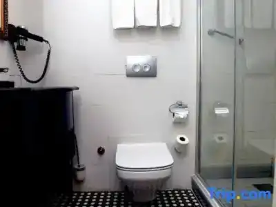 Meroddi Pera Flats - 75