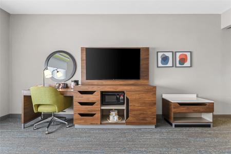Hampton Inn & Suites West - 58
