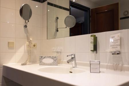 Manni Das - 102