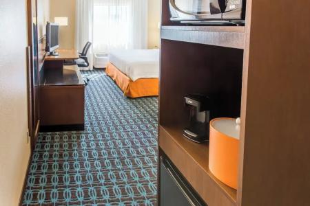Fairfield Inn & Suites - 38
