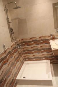 Tahrir Square Hostel - 8