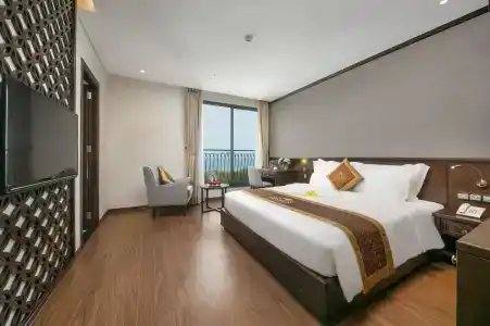 Cosmos Danang - 4