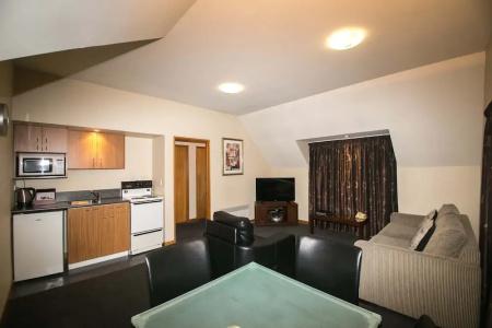 Allan Court - 60