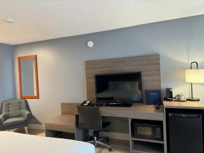 Anchor Inn and Suites - 42