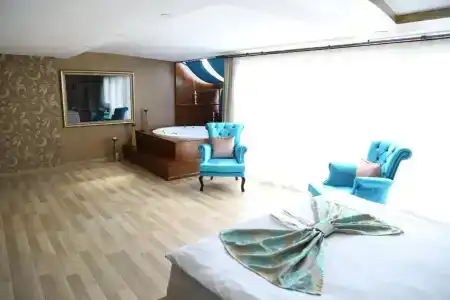 A Palace Suites - 136