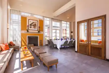 Giraffe by Library Hotel Collection - 27