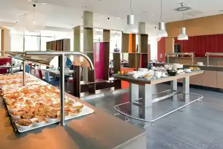 Novotel Edinburgh Park - 11