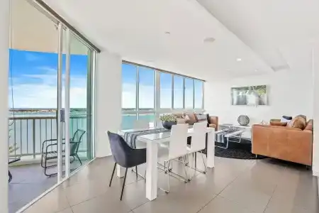 Crystal Bay On The Broadwater - 446