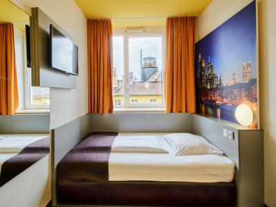 B&B Frankfurt Hauptbahnhof - 4