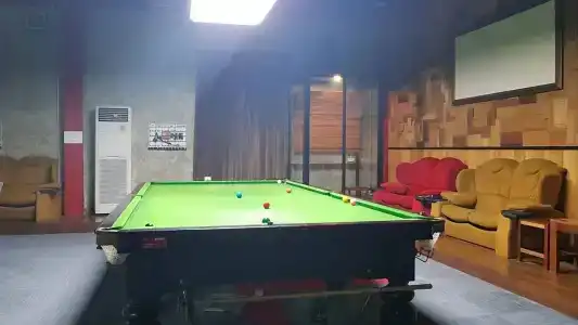 One Four Seven & Snooker Bar - 10