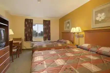 Super 8 by Wyndham at Forbes Landing - 15