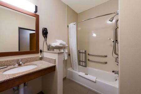 Comfort Inn East - 8