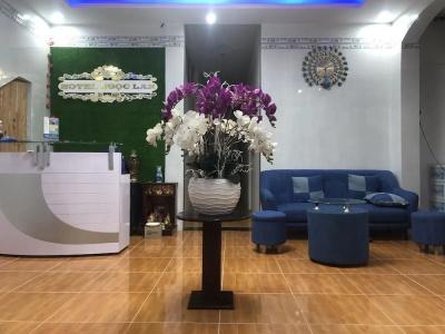 Con Dao Tan Son Nhat - 1