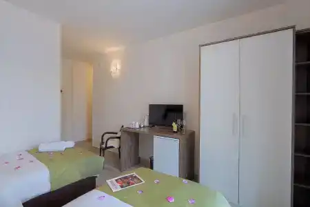 Le Marc Guest house - 8