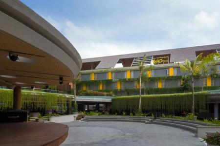 Yello Kuta Beachwalk Bali - 11