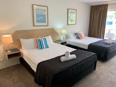 Outrigger Burleigh - 39