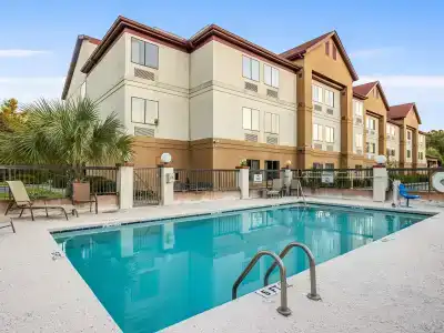 Clarion Pointe Savannah Gateway I-95 - 10