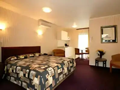 Cornwall Park Motor Inn - 9