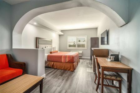 Rodeway Inn & Suites - - 59