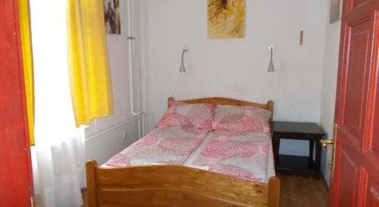 Hungaria Guesthouse - 4