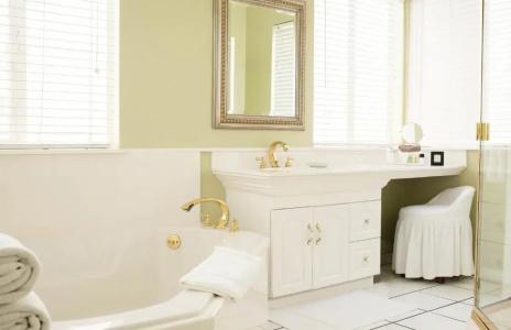 1801 First Luxury Inn - 27