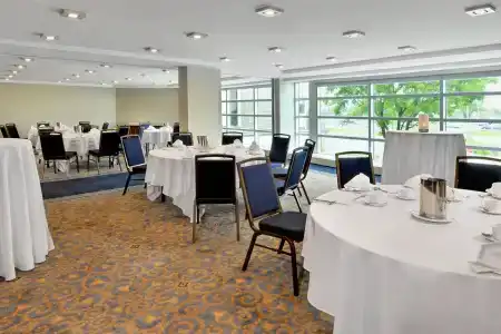 Sheraton Montreal Airport - 13