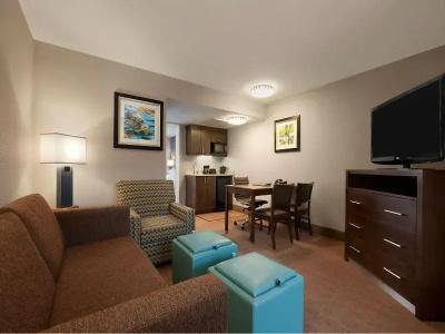 Embassy Suites - 40