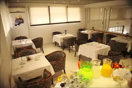 Best Western Regency Suites - 30