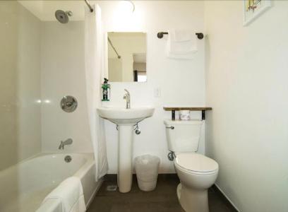 The Bartlett and Guesthouse - 6