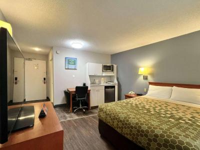 Econo Lodge Village - 1