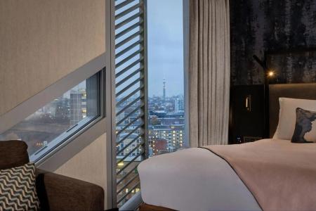 Montcalm East, Autograph Collection - 32