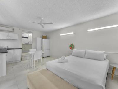 Camden Motor Inn - 82