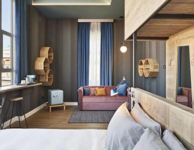 The Modernist - 18