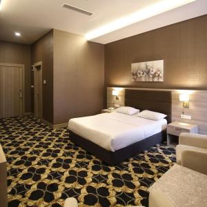 Excellence Inn - 12