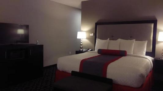 Best Western Plus Inn & Suites - 20