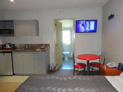 Bealey Avenue - 79