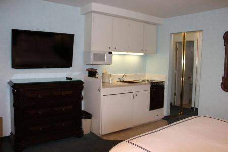 Franciscan Inn & Suites - 11