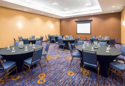 Courtyard by Marriott Houston Galleria - 19