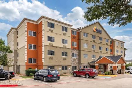 Comfort Inn & Suites - 19