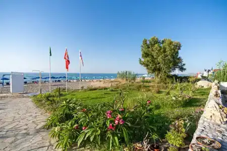 Kathrin Beach - 38