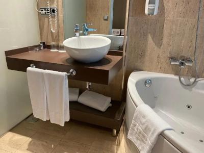 Duerming Longoria Plaza - 50
