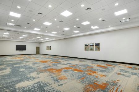 Hampton Inn & Suites - 13