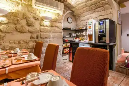 Austin's Saint Lazare - 17