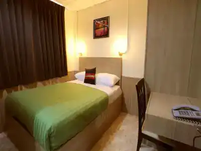 Sukhumvit 20 Guest House - 11