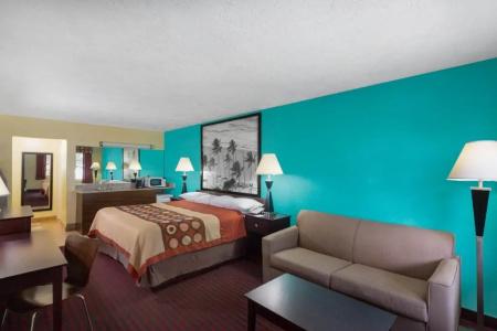 Super 8 by Wyndham Sarasota Area - 14