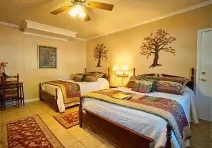 Hemlock Inn - 5