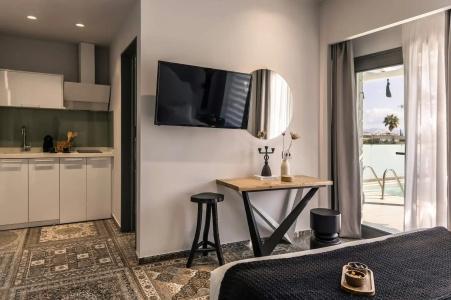 Blue Carpet Luxury Suites - 221