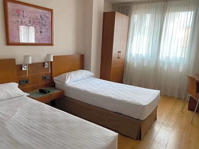 Duerming Longoria Plaza - 16