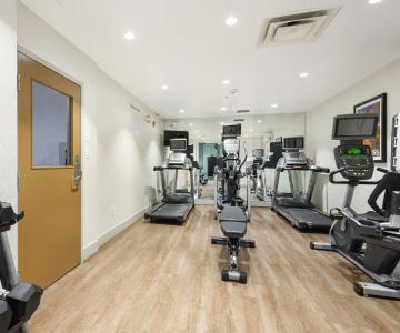 Holiday Inn Express and Suites, an IHG - 43