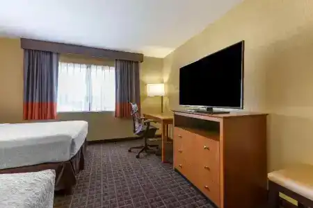Best Western Plus Thunderbird Suites - 57